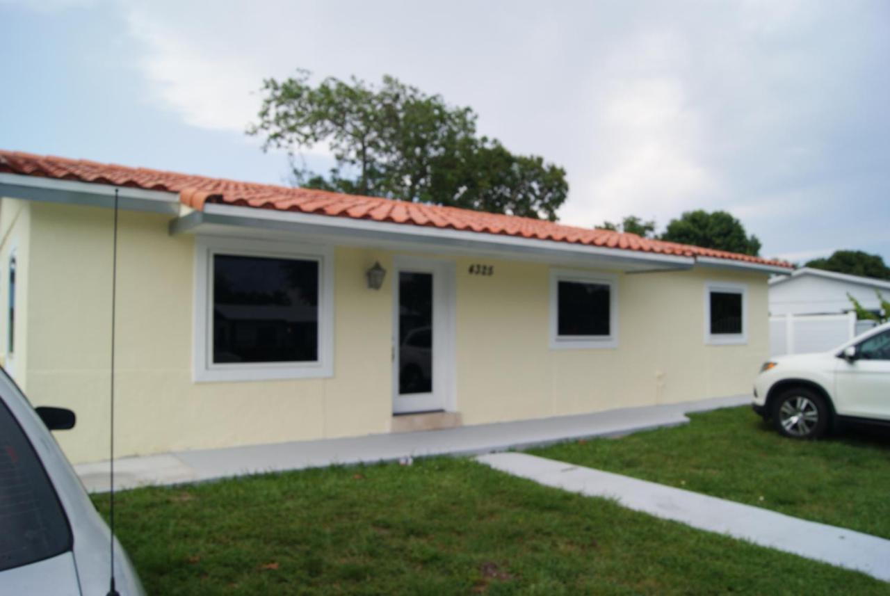Private Studio Two Miles From Hard Rock Stadium Miami Gardens Exteriör bild